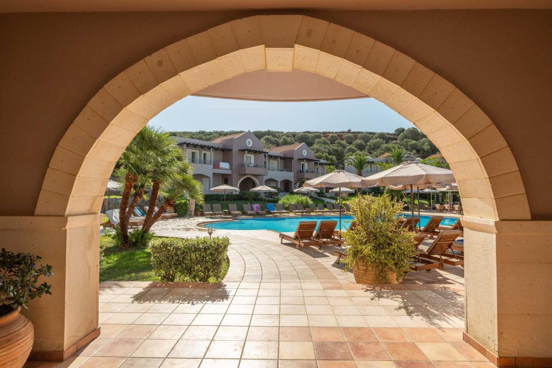קאטו דרטסו Triton Apartments מראה חיצוני תמונה